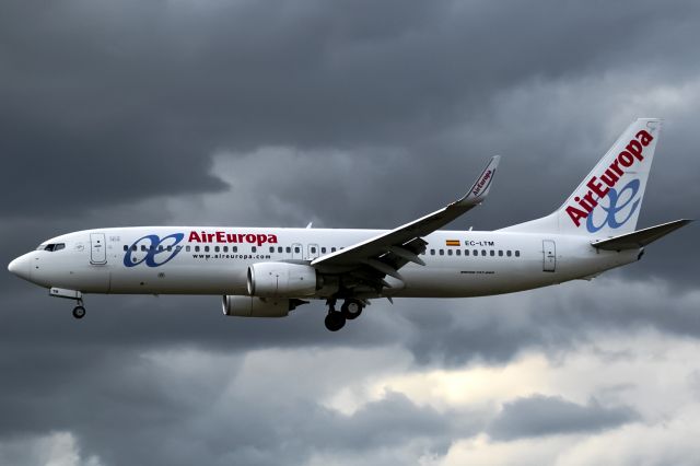 Boeing 737-800 (EC-LTM)