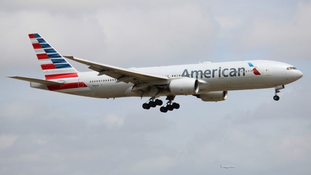 Boeing 777-200 (N766AN) - Coming in alongside an MD-80.