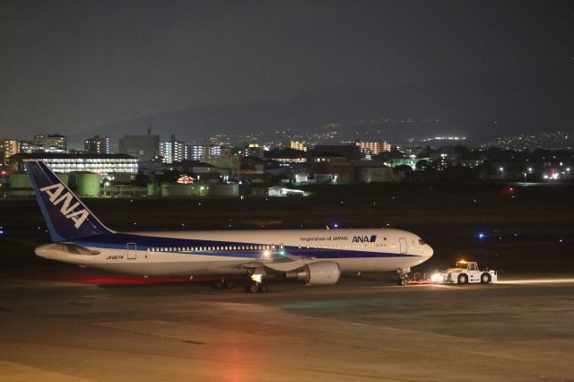 BOEING 767-300 (JA8674) - 06 November 2016: