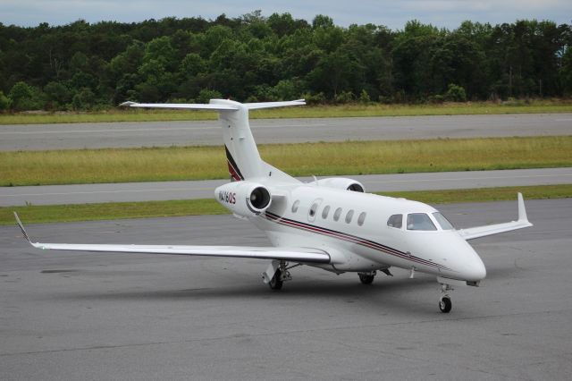 Embraer Phenom 300 (N416QS)