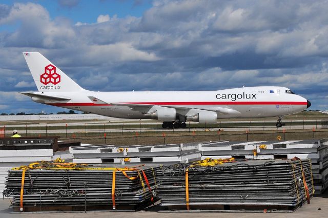 Boeing 747-400 (LX-NCL) - What a beautifully clean simple classic elegant color scheme.