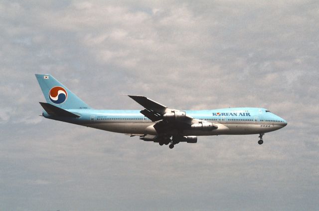 Boeing 747-200 (HL7464) - Final Approach to Narita Intl Airport Rwy16 on 1988/05/05