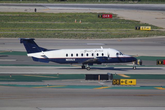 Beechcraft 1900 (N100UX)