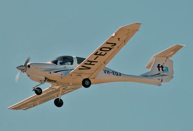 Diamond Star (VH-EQJ) - FLIGHT TRAINING ADELAIDE - DIAMOND DA-40 DIAMOND STAR - REG VH-EQJ (CN40.990) - PARAFIELD AIRPORT ADELAIDE SA. AUSTRALIA - YPPF YPPF (25/8/2015)