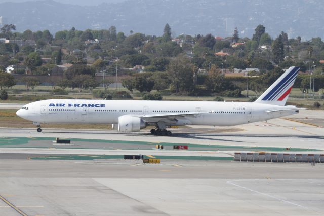 BOEING 777-300ER (F-GSQM)