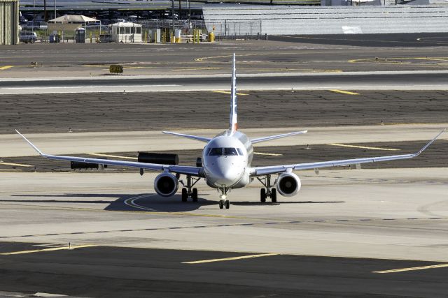 Embraer 175 (N521SY)