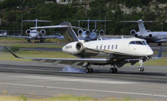 Canadair Challenger 350 (N563FX)