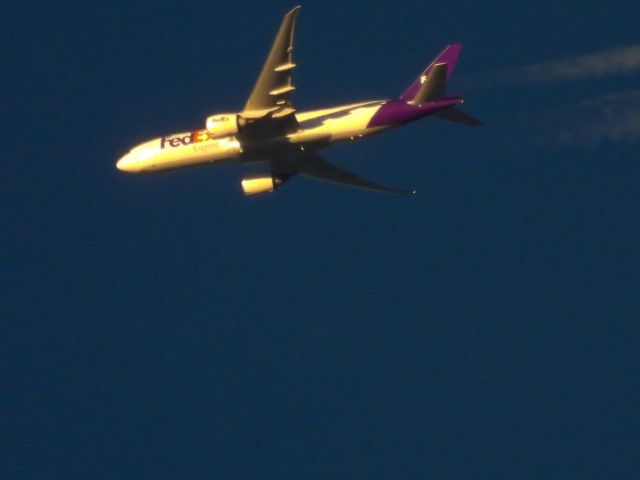 BOEING 777-200LR (N857FD)