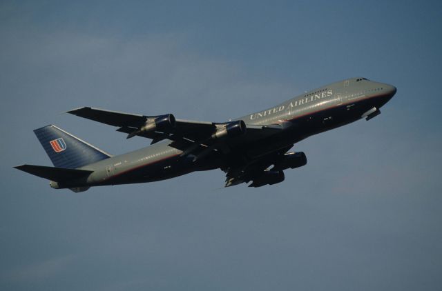 Boeing 747-200 (N160UA) - Departure at Narita Intl Airport Rwy16R on 1997/04/13