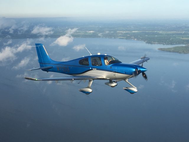 Cirrus SR22 Turbo (N11DG)