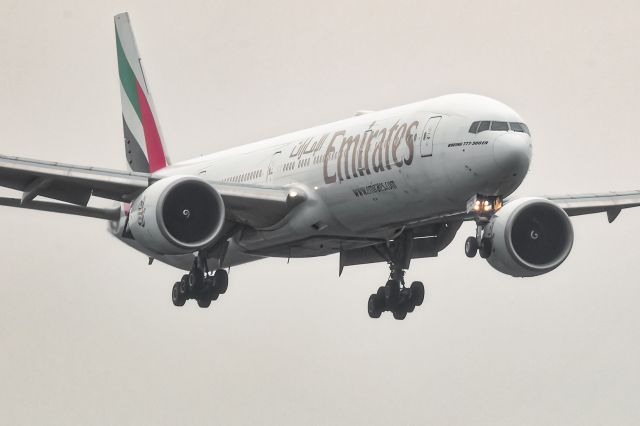 BOEING 777-300 —