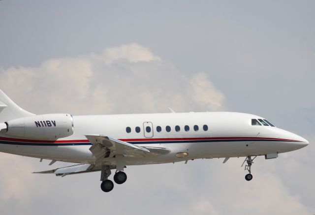 Dassault Falcon 2000 (N11BV)