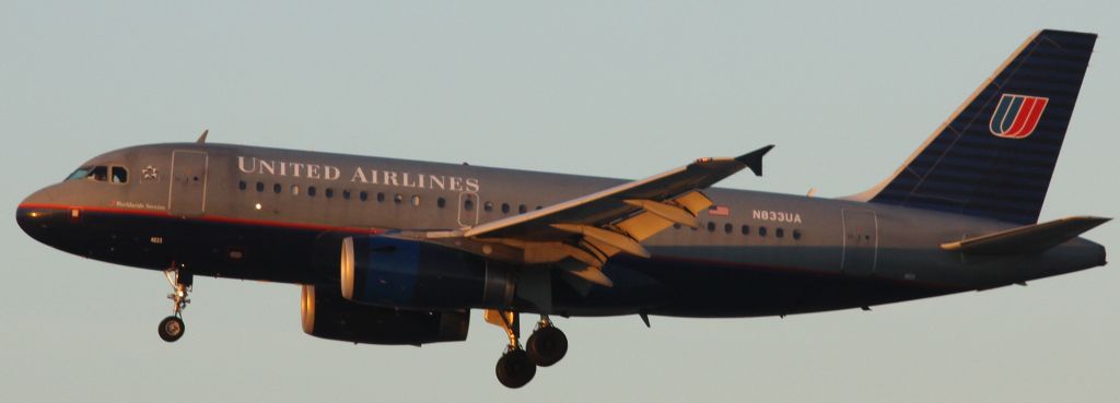 N833UA — - On Final to Rwy 30L