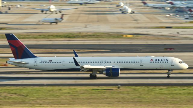 BOEING 757-300 (N583NW)