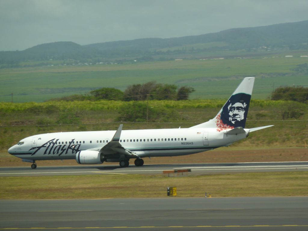 Boeing 737-700 (N536AS)