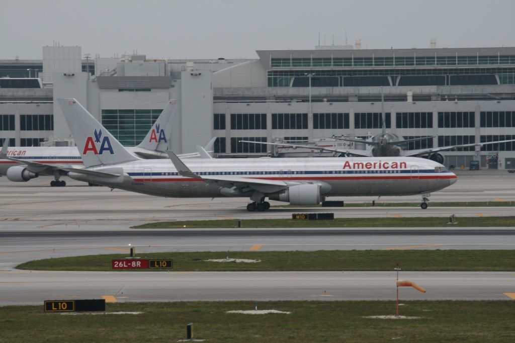 BOEING 767-300 (N362AA)