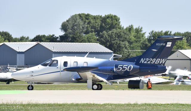 Eclipse 500 (N229BW) - Airventure 2016