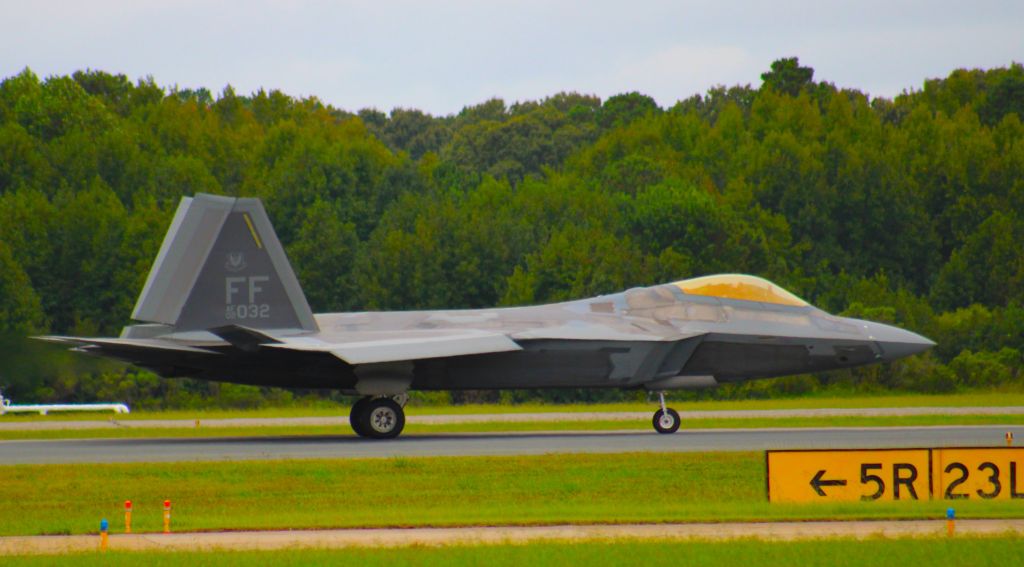 Lockheed F-22 Raptor —