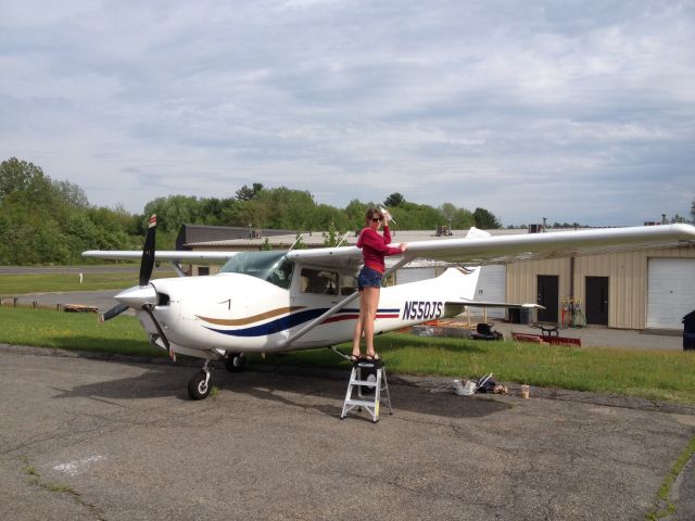 Cessna Skylane (N550JS) - 1B6