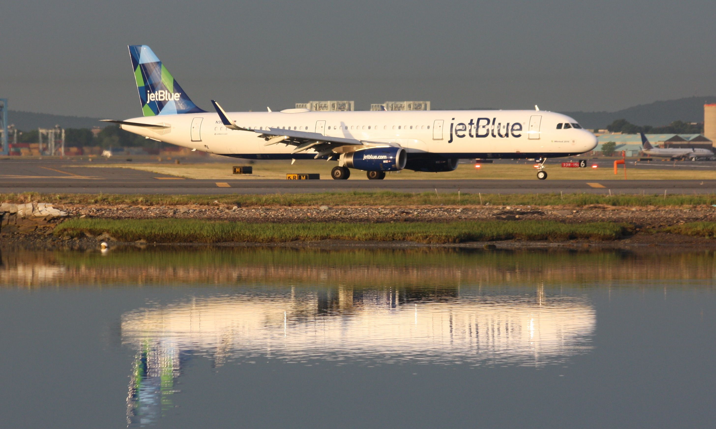 Airbus A321 (N961JT)