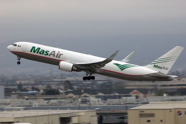 BOEING 767-300 (N562LA) - Nikon D-50, w/70-300mm FX  VR lens.1/160th second @230mm. Spotted from a secret location.