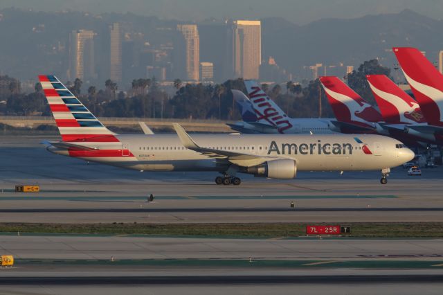 BOEING 767-300 (N378AN)