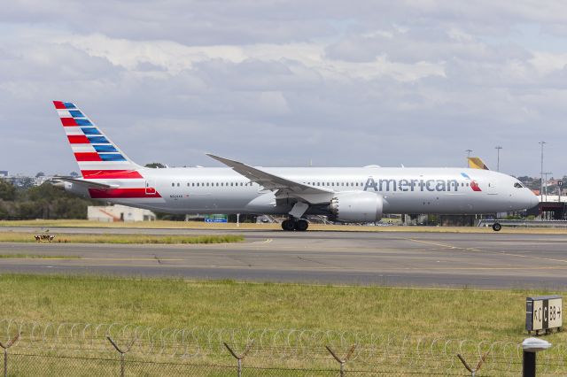 Boeing 787-9 Dreamliner (N824AN) - American Airlines (N824AN) Boeing 787-9 Dreamliner departing Sydney Airport