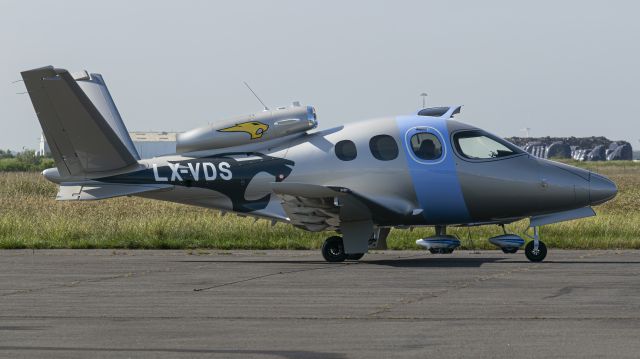 Cirrus Vision SF50 (LX-VDS) - LX-VDS on apron n°2