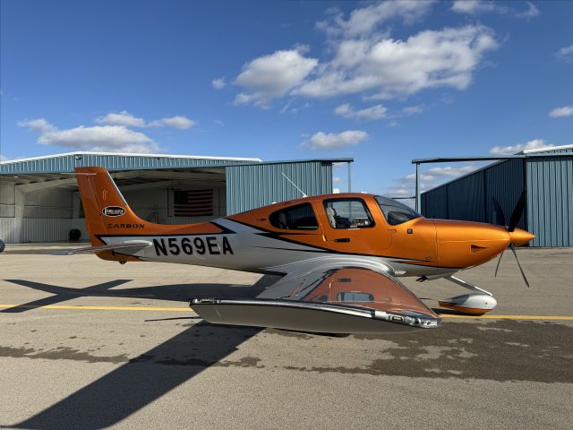 Cirrus SR-22 (N569EA)