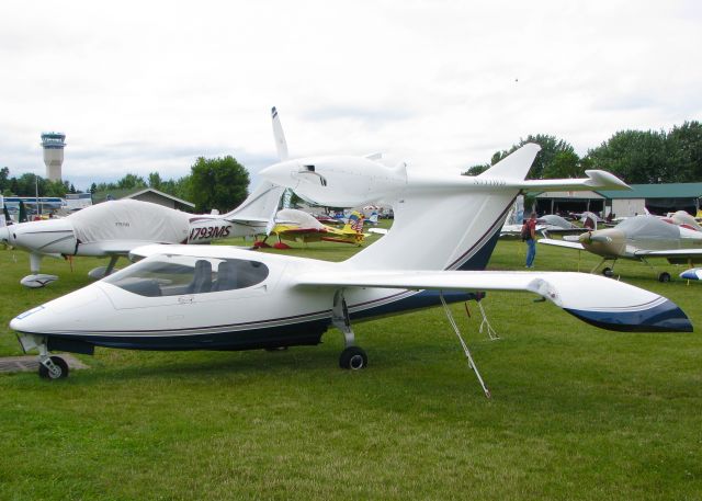 SEAWIND Seawind (N711WD) - AirVenture 2016.  2004 SEAWIND 3000.