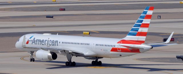 Boeing 757-200 (N201UU) - phoenix sky harbor international airport AAL854 07MAR20