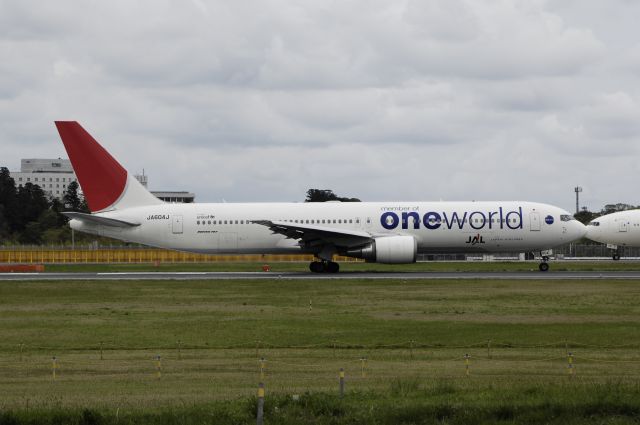 BOEING 767-300 (JA604J) - Departure at NRT Airport R/W16R on 2012/04/30 One World c/s