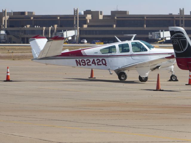 Beechcraft 35 Bonanza (N9242Q)