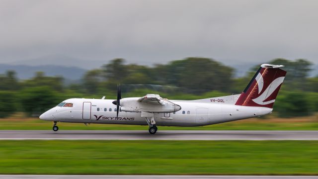 de Havilland Dash 8-300 (VH-QQL)