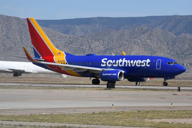 Boeing 737-700 (N220WN)