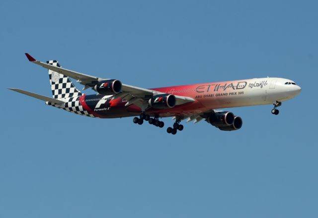 Airbus A340-600 (A6-EHJ)