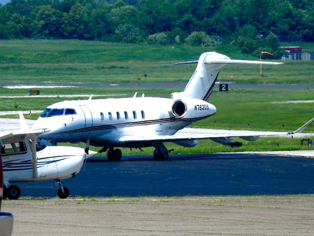 Canadair Challenger 350 (N762QS) - EJA762 TEB-PNE