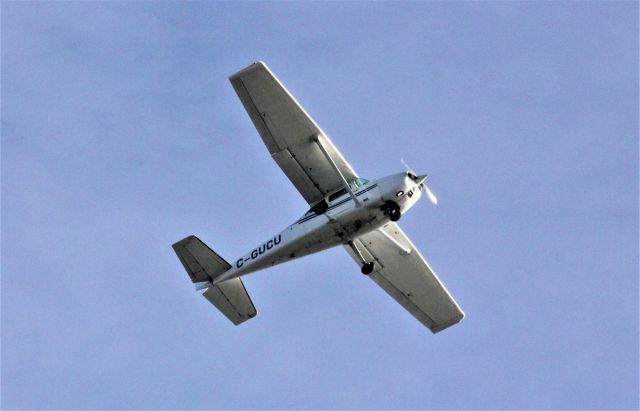 C-GUCU — - C-GUCU CESSNA SKYHAWK 172-M survolant la ville de Lavaltrie QC. le 24-10-2021 à 15:21