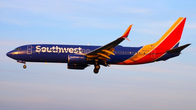 Boeing 737-800 (N8682B) - Arriving from CVG as WN2827