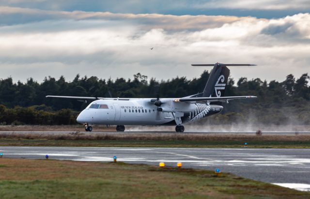 de Havilland Dash 8-300 (ZK-NFB)