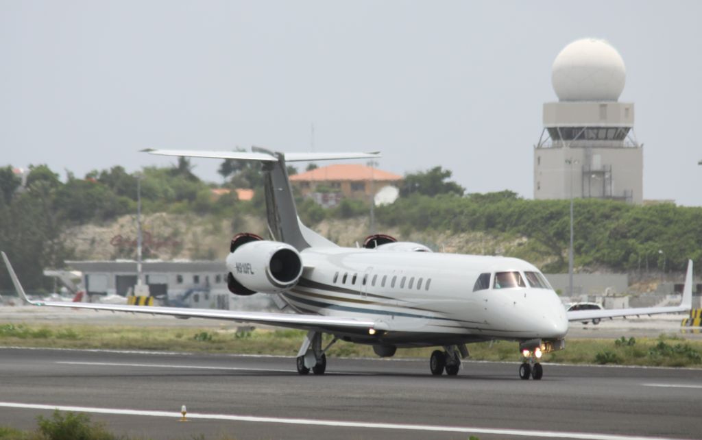Embraer ERJ-135 (N910FL)