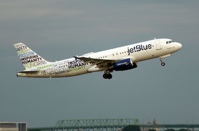 Airbus A320 (N598JB) - Bluemanity departing to Portland