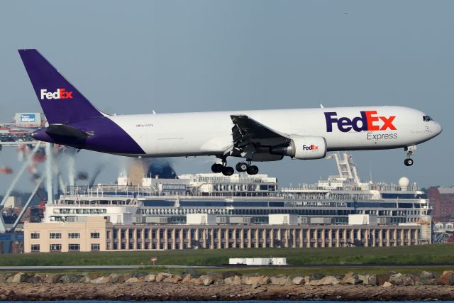 BOEING 767-300 (N141FE) - FDX 1473 from Memphid landing past the cruise ship terminal at Black Falcon Pier