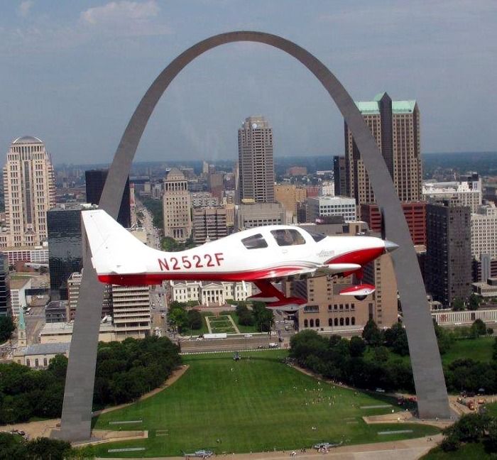 Cessna 400 (N2522F) - Flying past the St Louis Arch