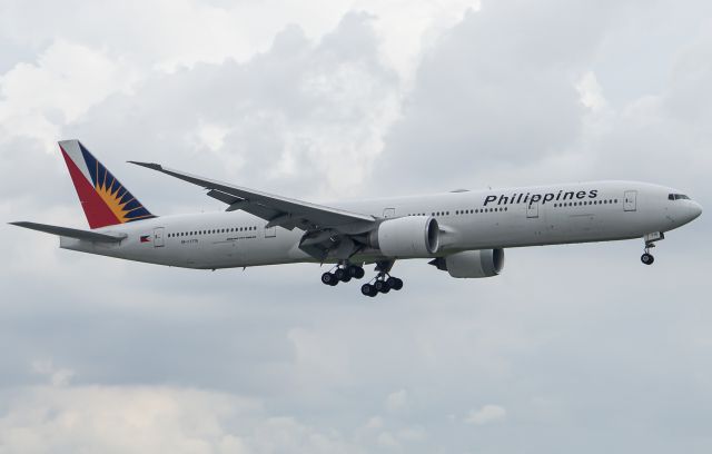 Boeing 777-200 (RP-C7775) - Boeing 777-300ER