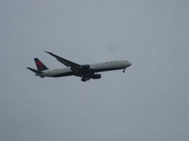 BOEING 767-400 (N839MH) - Delta 187 heavy from Heathrow