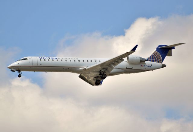 Canadair Regional Jet CRJ-700 (N719SK)