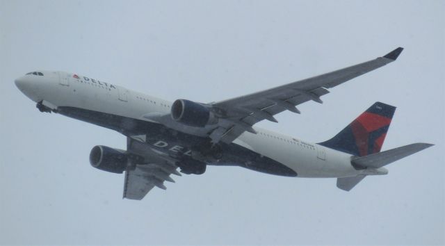 Airbus A330-200 (N861NW) - Buffalo Bills charter A330-200 arriving at BUF!