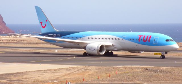 Boeing 787-8 (G-TUIL)