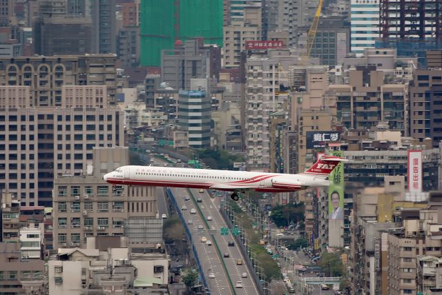 McDonnell Douglas MD-80 (B-28035) - Not 80's Kai Tak!